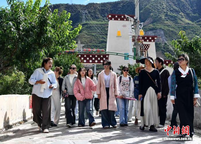 探访四川乡城传统村落:坚守百年风华 守护民族根脉