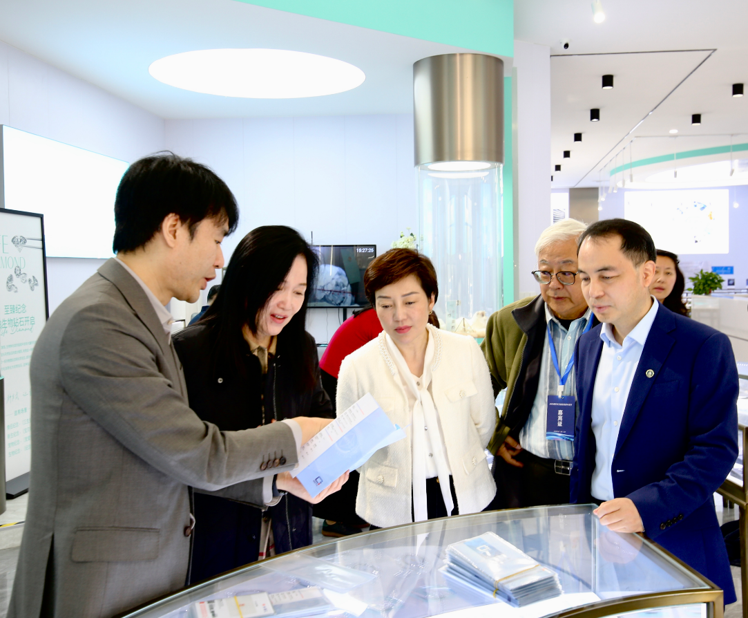 海外华媒探秘郑州华晶:看超硬材料如何玩转“中国智造”魔法