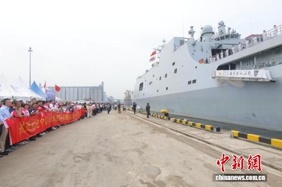 中国海军989编队抵达印度尼西亚进行友好访问