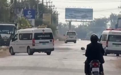 泰柬冲突持续 泰国近20万人住进避难中心 柬方70名平民死伤