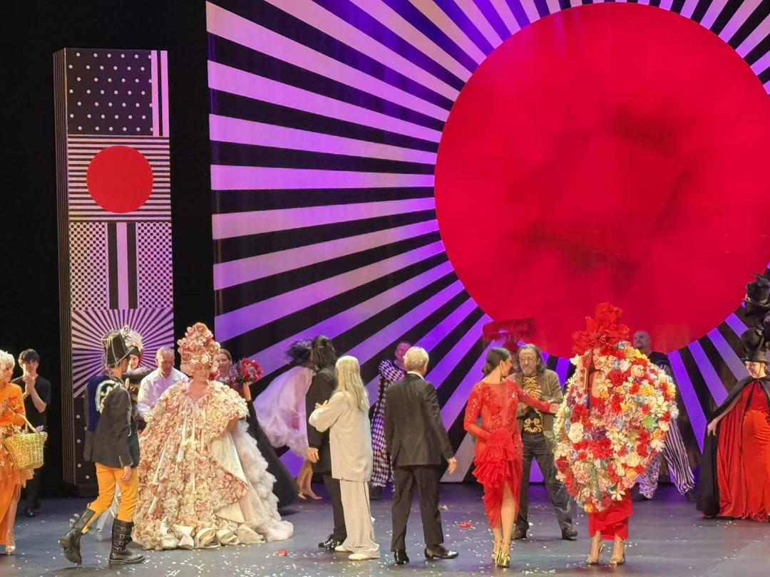 罗马尼亚现代舞台剧《旅途Călătoria》在国家大剧院演出成功