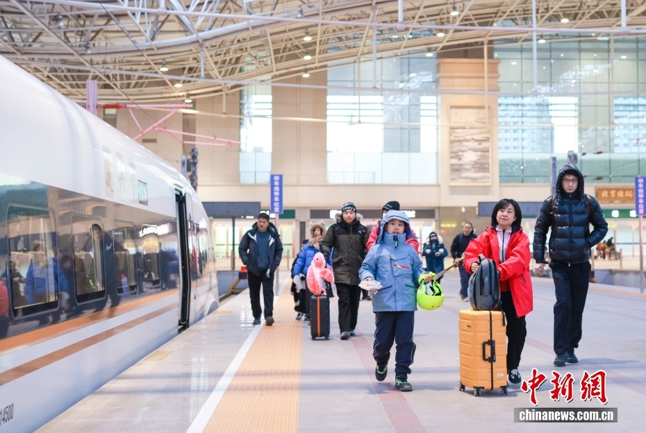 京张高铁成为冰雪旅游“黄金通道”