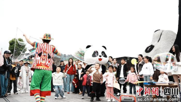 “安逸熊猫”邀您春假入川 解锁春日漫游新玩法