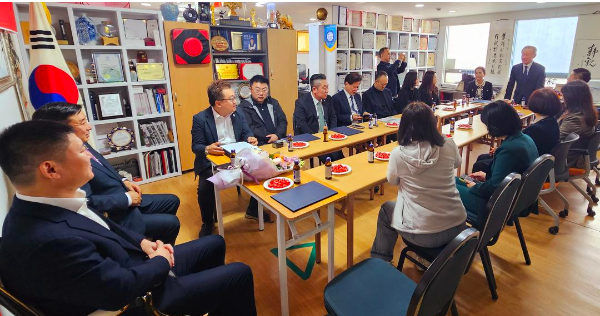 在韩中国同胞侨团侨社与中韩日国际文化交流委员会发表联合声明